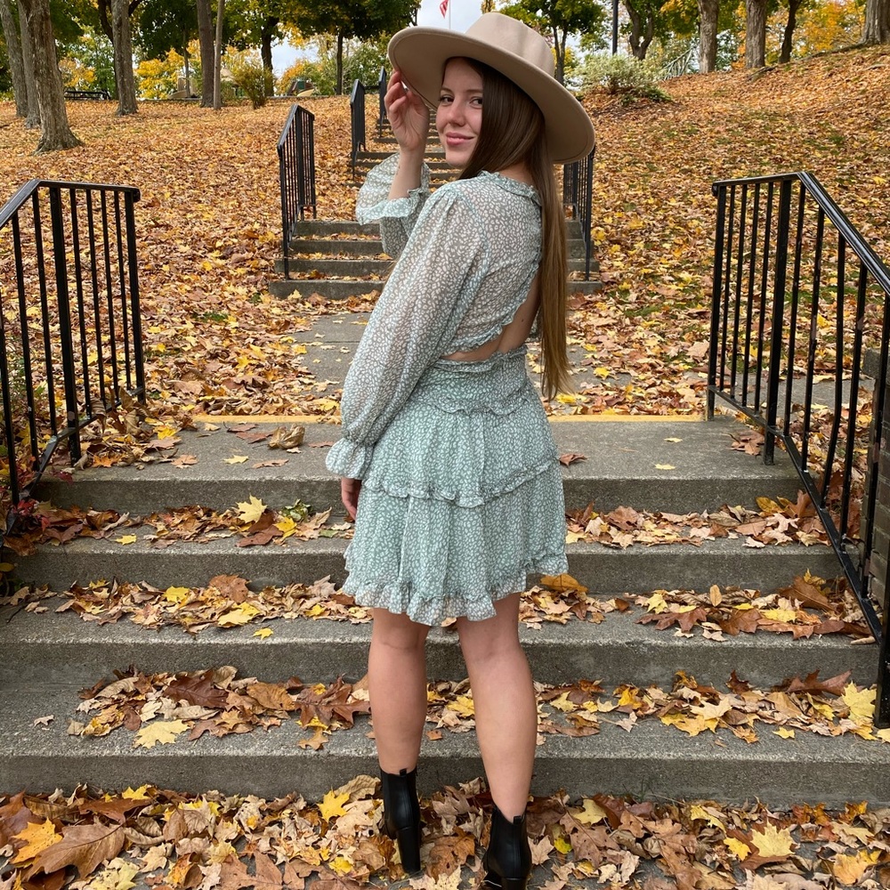 Amazon Ruffle Dress - Picture 5 of 6